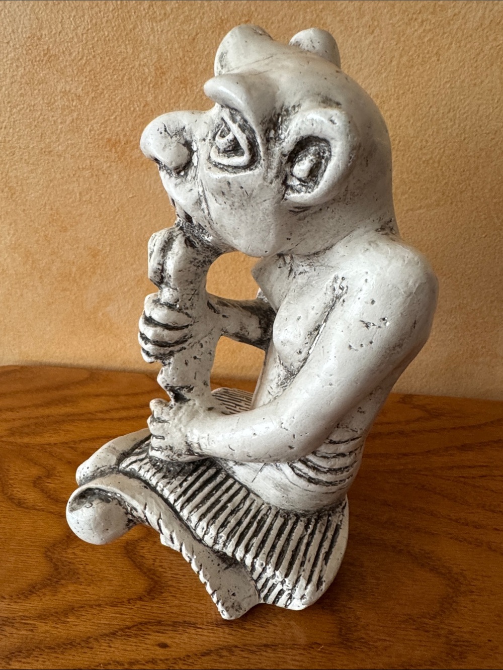 “Bone Gnawing" resin gargoyle statue. Decorative Wall art. - Picture 4 of 12